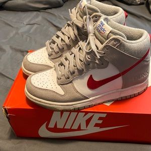 Nike Dunk HI SE (grade school 6.5)